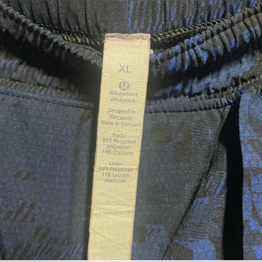 Lululemon Blue Patterned Shorts - Picture 5 of 6